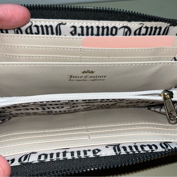 New with tag Juicy Couture black wristlet single zip large wallet faux leather - Picture 7 of 11